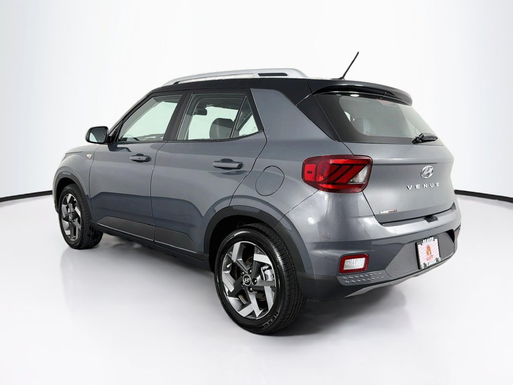 Used 2026 Hyundai Venue SEL FWD image 7