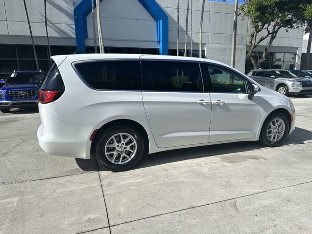 Used 2023 Chrysler Voyager LX FWD image 36