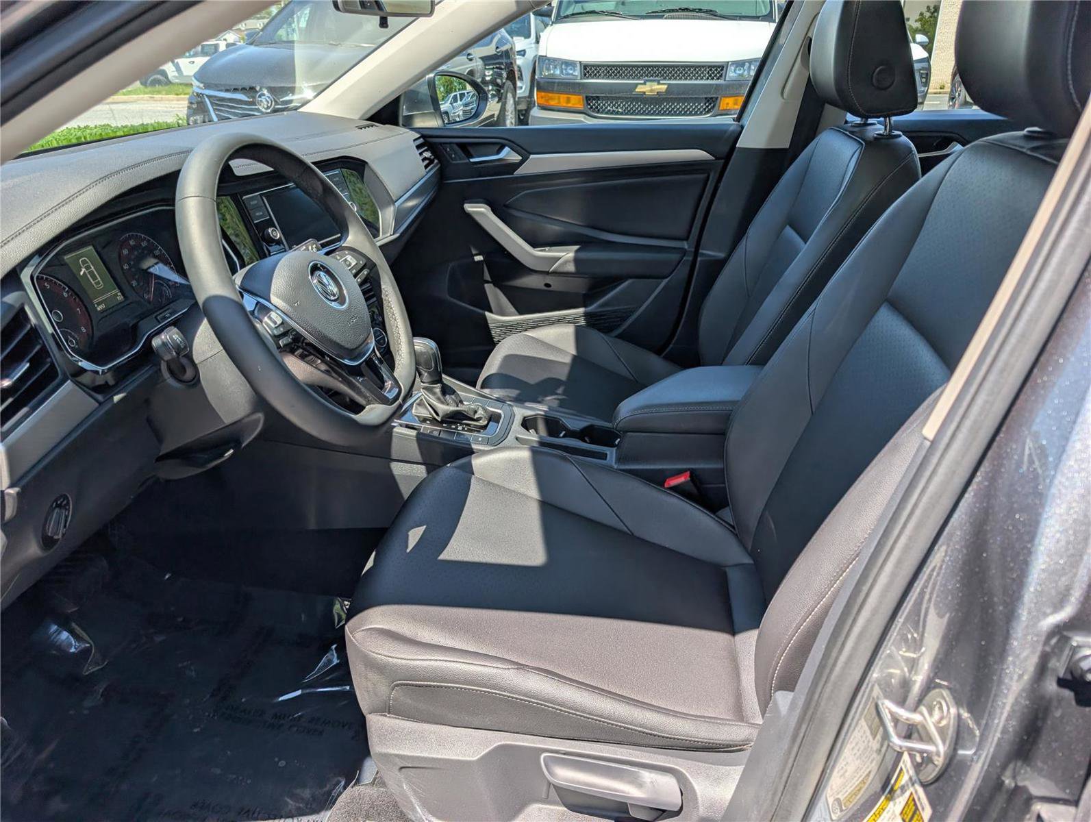 Used 2020 Volkswagen Jetta SE w/ SE Cold Weather Package FWD image 16