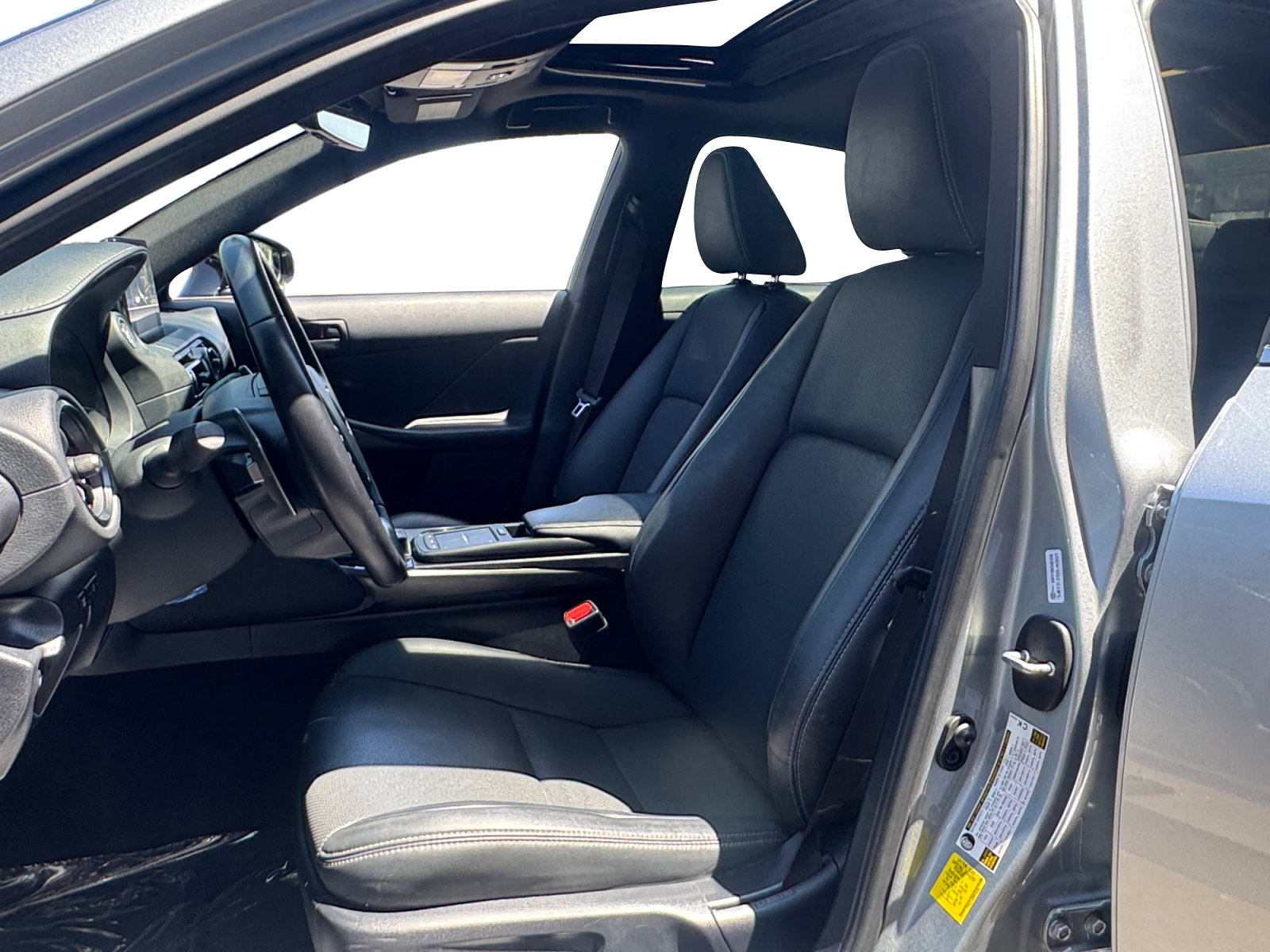 Used 2023 Lexus IS 300 w/ Comfort Package RWD image 9