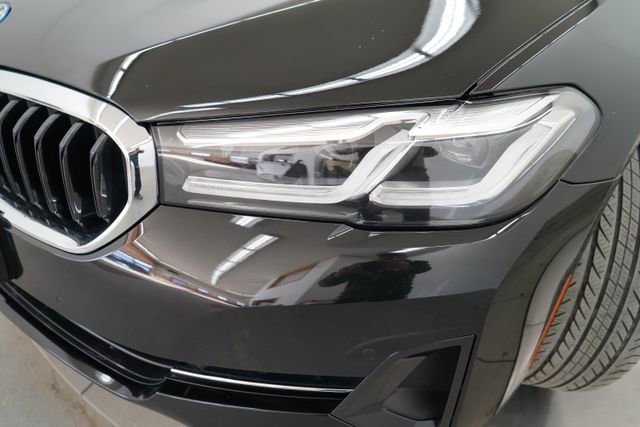 Used 2023 BMW 530e xDrive w/ Convenience Package image 5