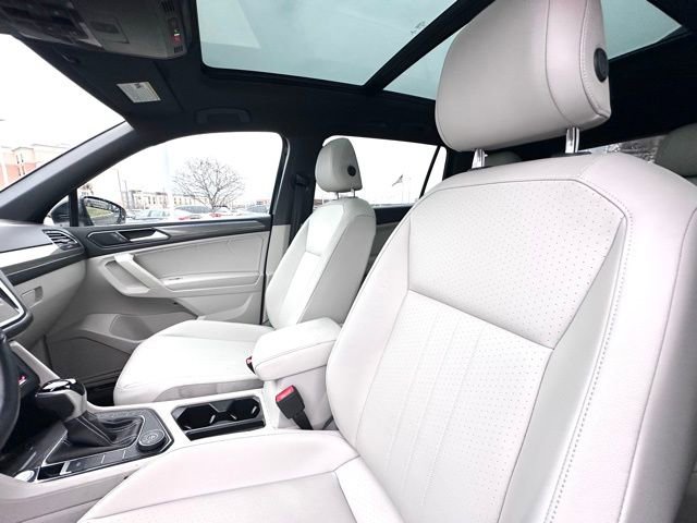 Used 2022 Volkswagen Tiguan SE R-Line image 20