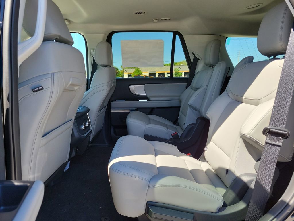 New 2026 Ford Expedition Active image 9