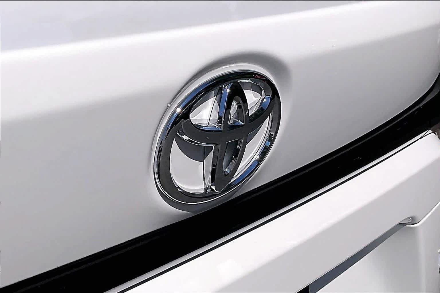 Used 2024 Toyota Corolla LE FWD image 9