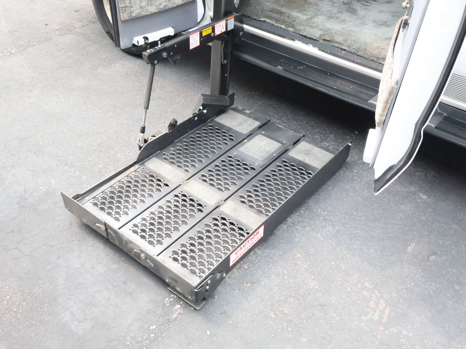 Used 2000 Ford E-150 and Econoline 150 RWD image 23