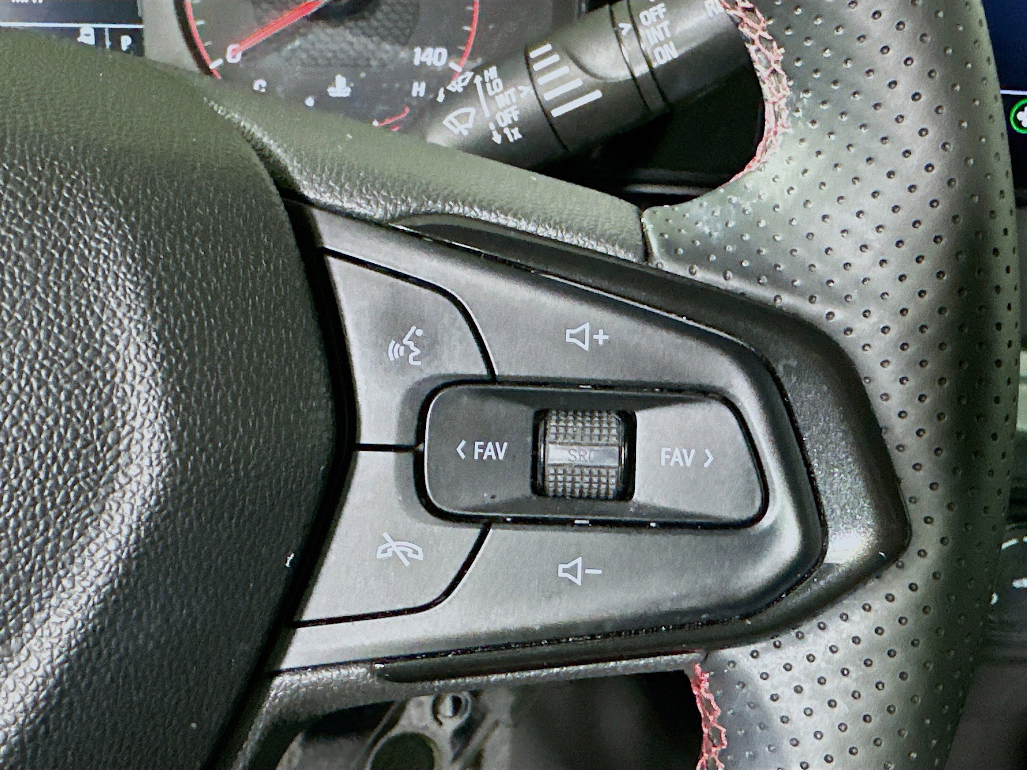 Used 2024 Chevrolet Trax RS w/ Sunroof Package image 17