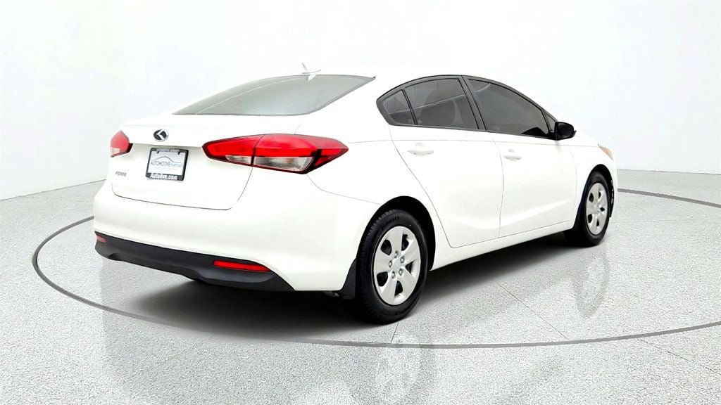Used 2017 Kia Forte LX FWD image 5