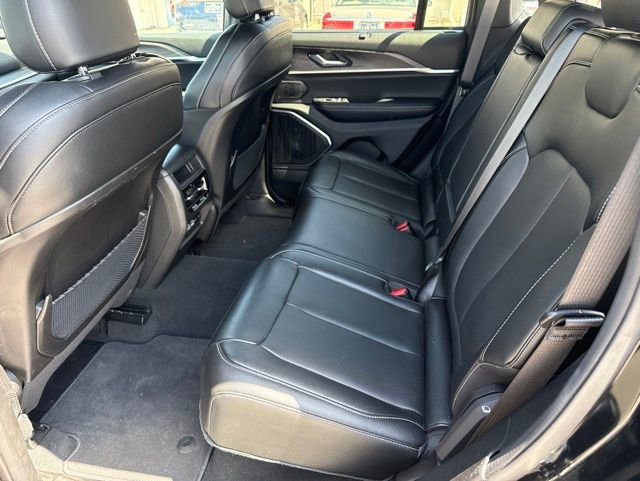 Used 2024 Jeep Grand Cherokee Limited w/ Luxury Tech Group II AWD/4WD image 15