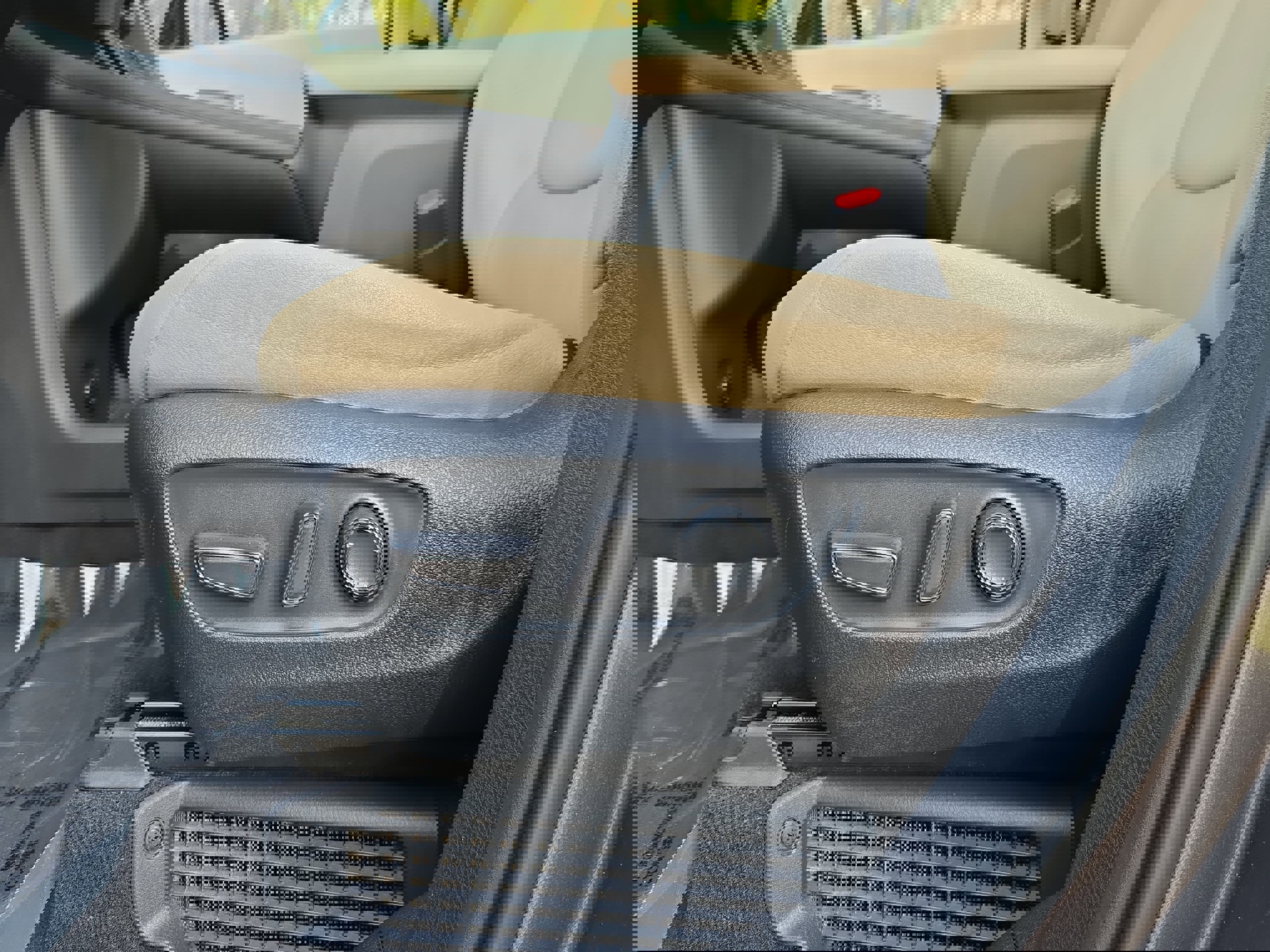 Used 2021 Toyota Sienna XLE image 28