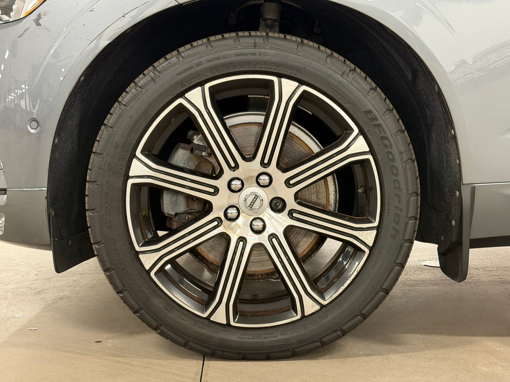 Used 2018 Volvo XC60 T6 Inscription w/ Convenience Package AWD/4WD image 12