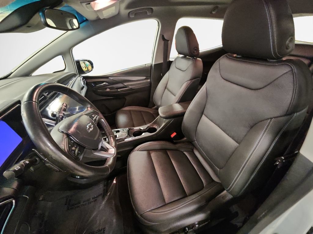 Used 2022 Chevrolet Bolt LT w/ Infotainment Package FWD image 13