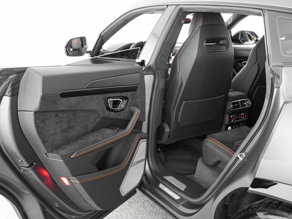Used 2022 Lamborghini Urus AWD/4WD image 23