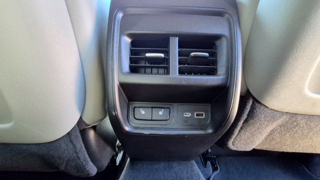 Used 2023 Cadillac XT4 Luxury w/ Cold Weather Package FWD image 17