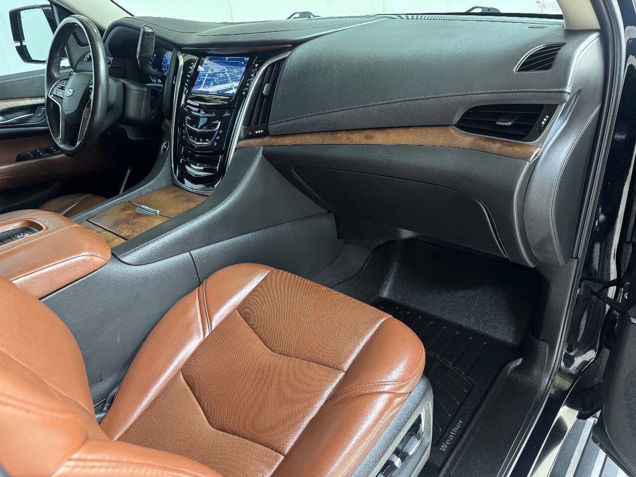 Used 2020 Cadillac Escalade Premium Luxury AWD/4WD image 45
