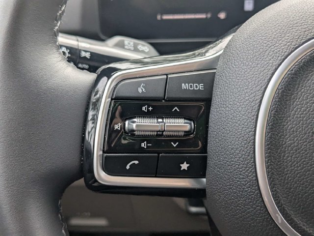 Certified 2026 Kia Carnival LX FWD image 25