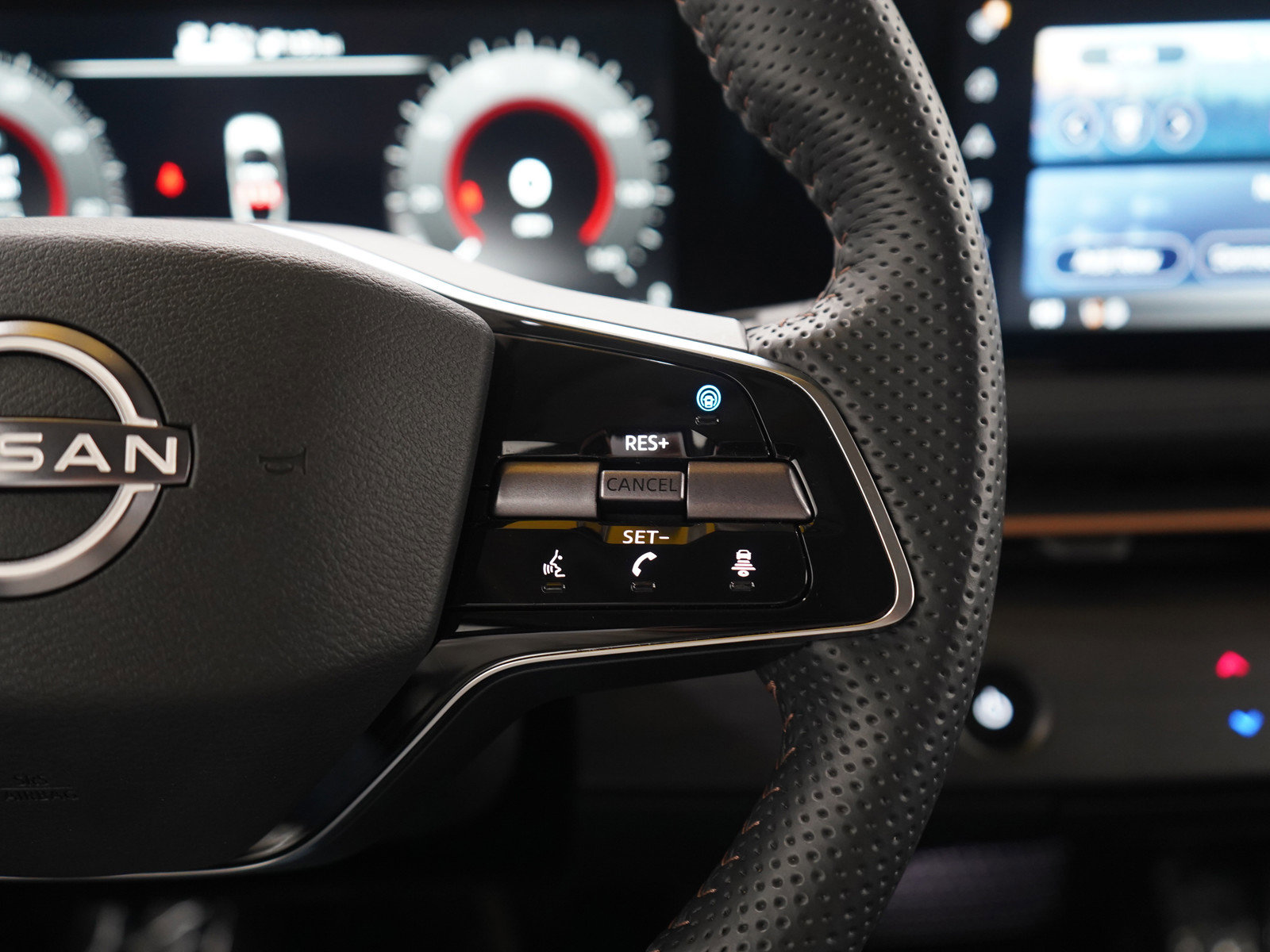 Used 2024 Nissan Ariya AWD image 27