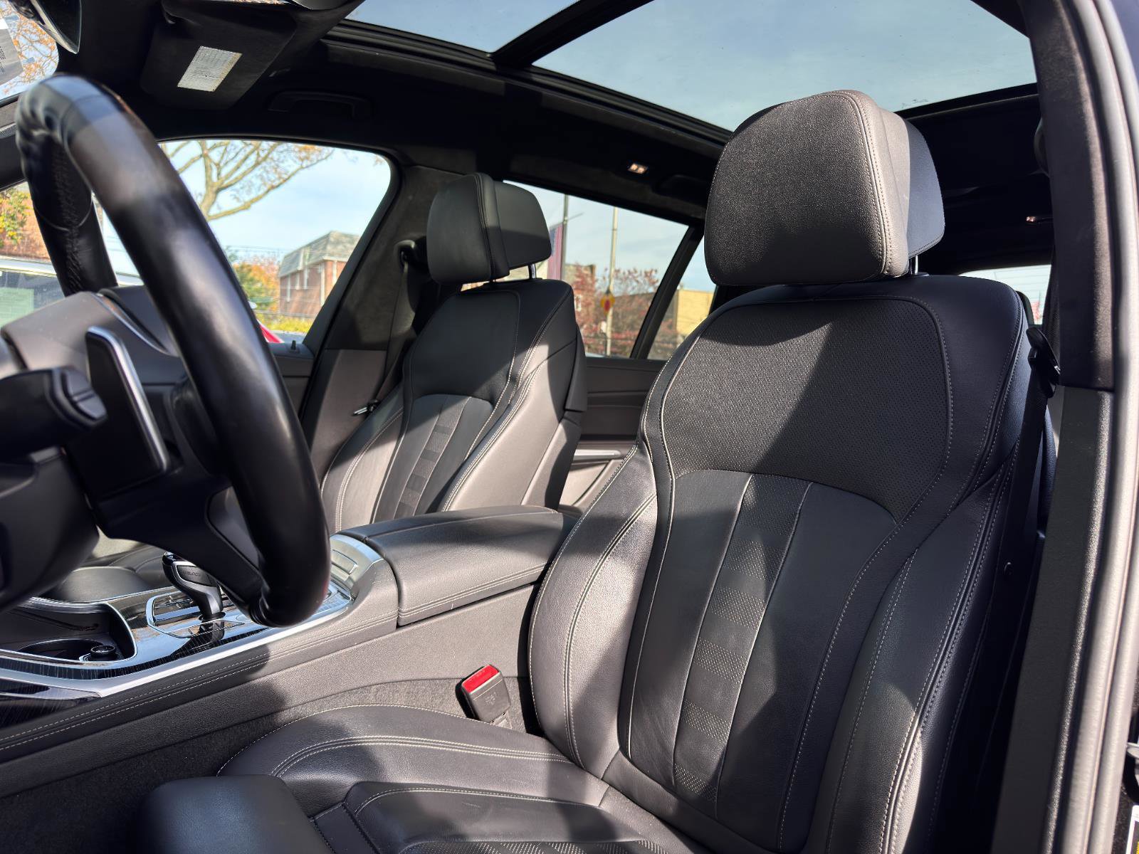 Used 2022 BMW X7 xDrive40i w/ M Sport Package image 16