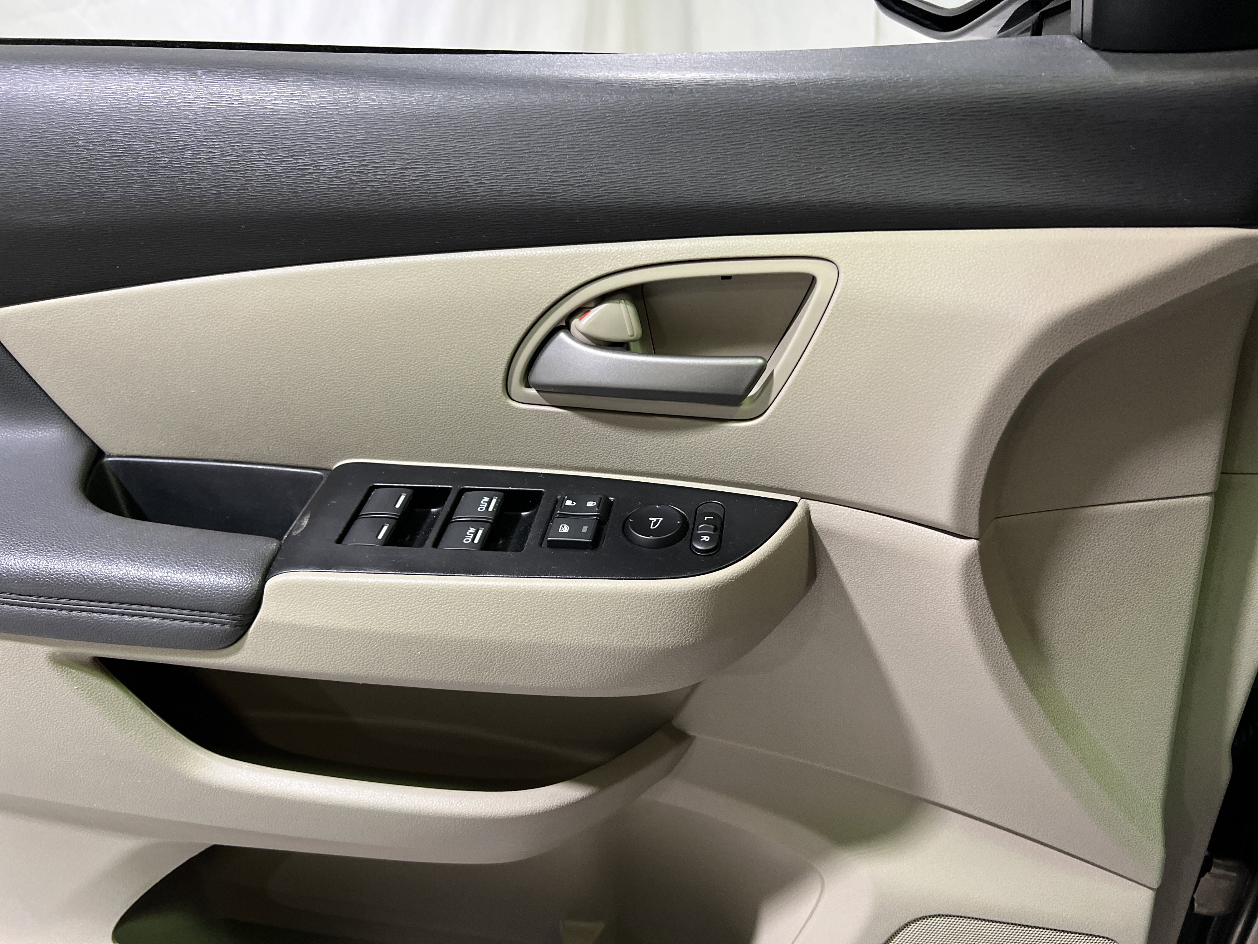 Used 2013 Honda Odyssey EX-L image 26