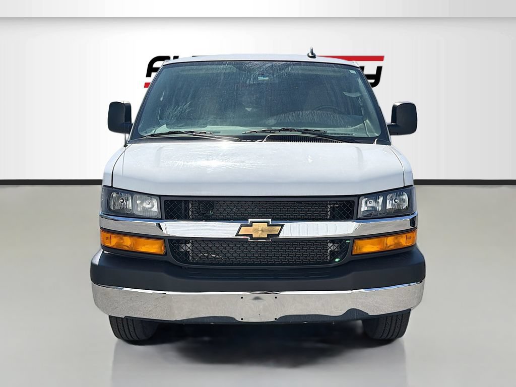 Used 2025 Chevrolet Express 3500 Extended w/ Driver Convenience Package RWD image 2
