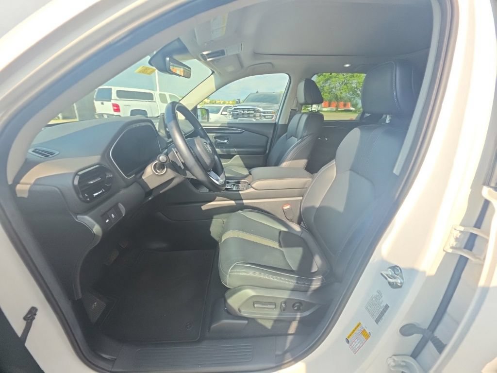 Certified 2025 Honda Pilot Touring image 14