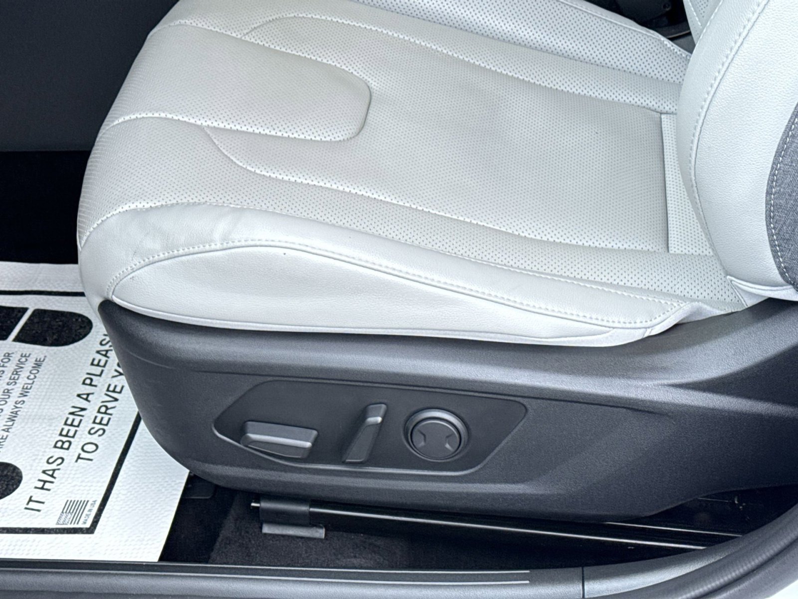 Certified 2023 Hyundai Elantra Limited image 11