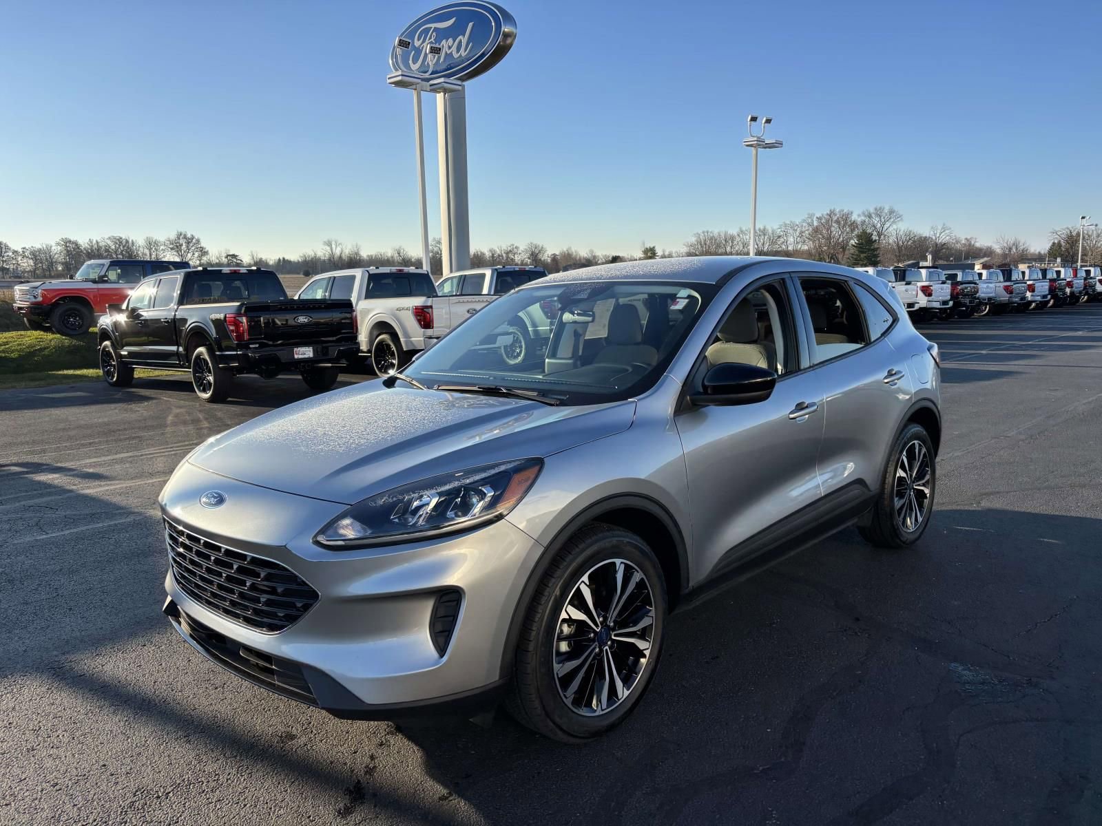 Certified 2022 Ford Escape SE w/ SE Sport Appearance Package image 4