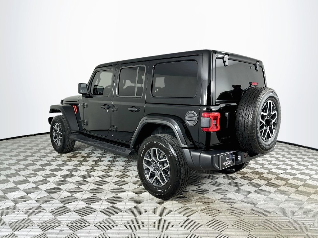 Used 2025 Jeep Wrangler Unlimited Sahara AWD/4WD image 5