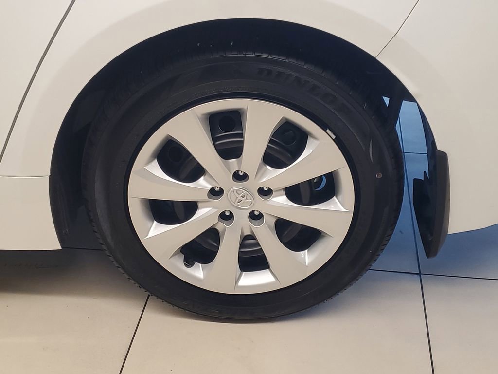 Used 2025 Toyota Corolla LE image 4