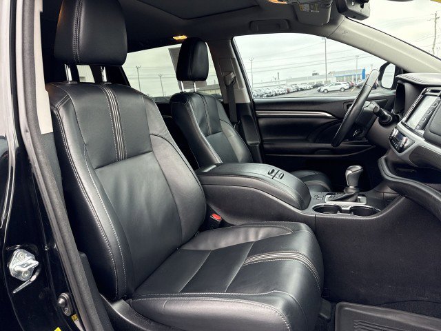 Used 2017 Toyota Highlander SE image 27