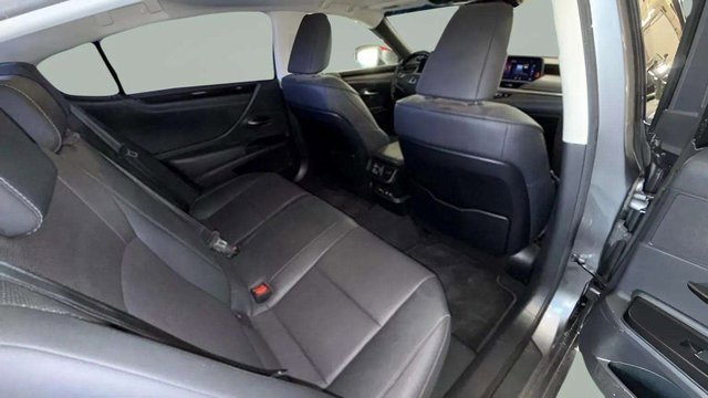 Used 2019 Lexus ES 300h image 22