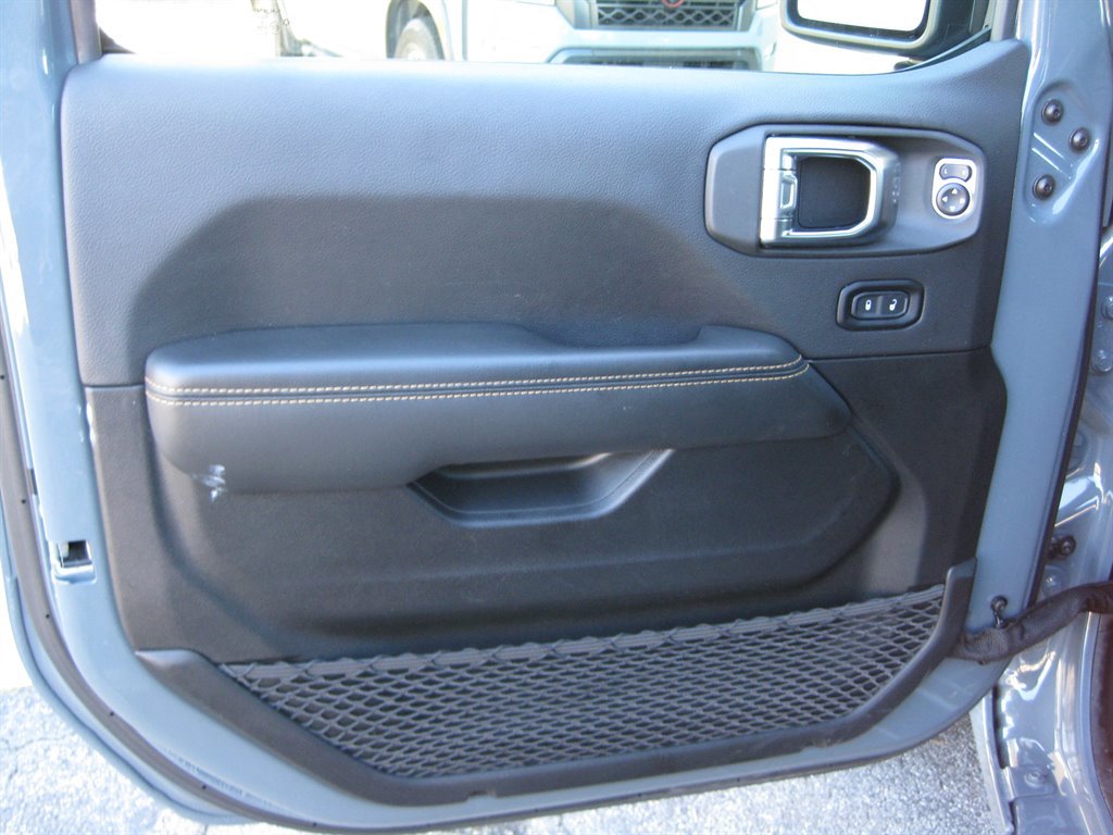 Used 2025 Jeep Wrangler Unlimited Sahara w/ Safety Group image 11