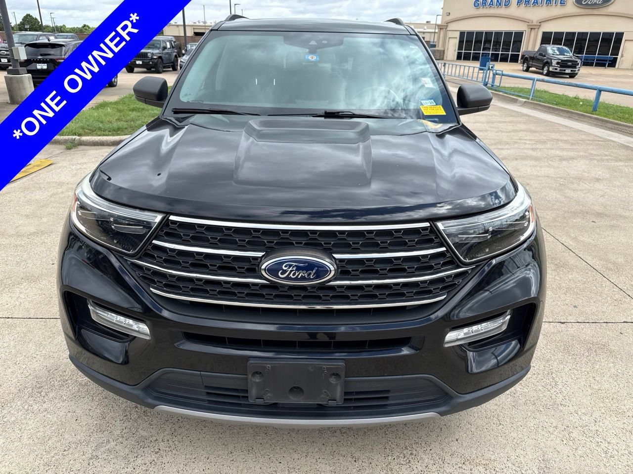 Used 2022 Ford Explorer XLT w/ Equipment Group 202A RWD image 2