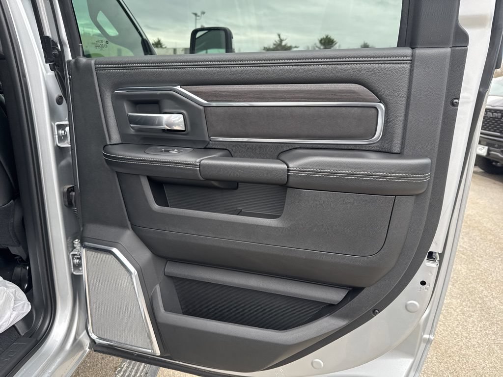 New 2026 RAM 2500 Laramie AWD/4WD image 30