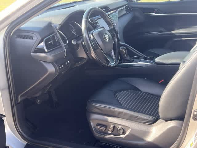 Used 2020 Toyota Camry SE w/ Carpet Mat Package FWD image 3