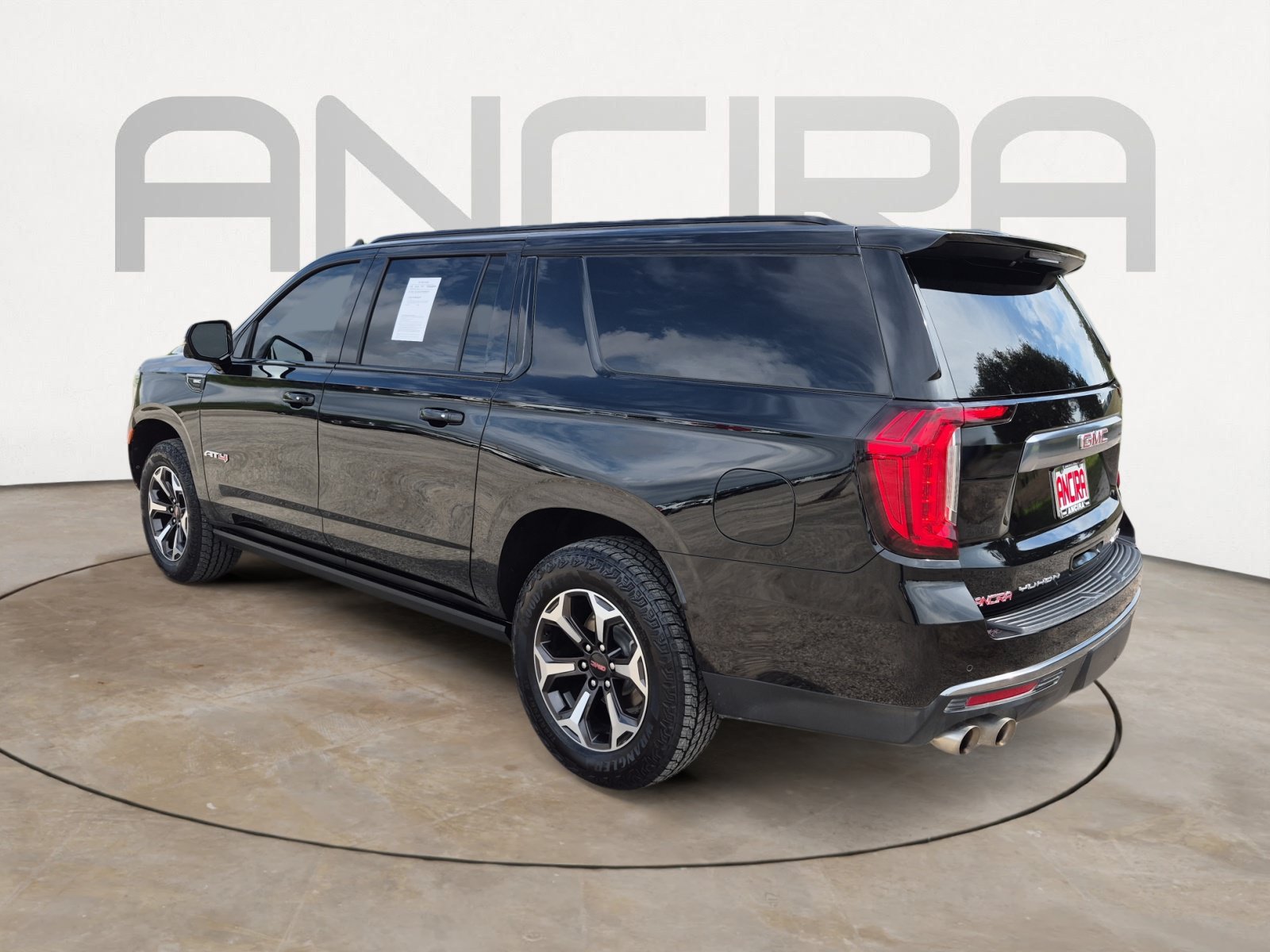 Used 2024 GMC Yukon XL AT4 w/ AT4 Premium Plus Package AWD/4WD image 7