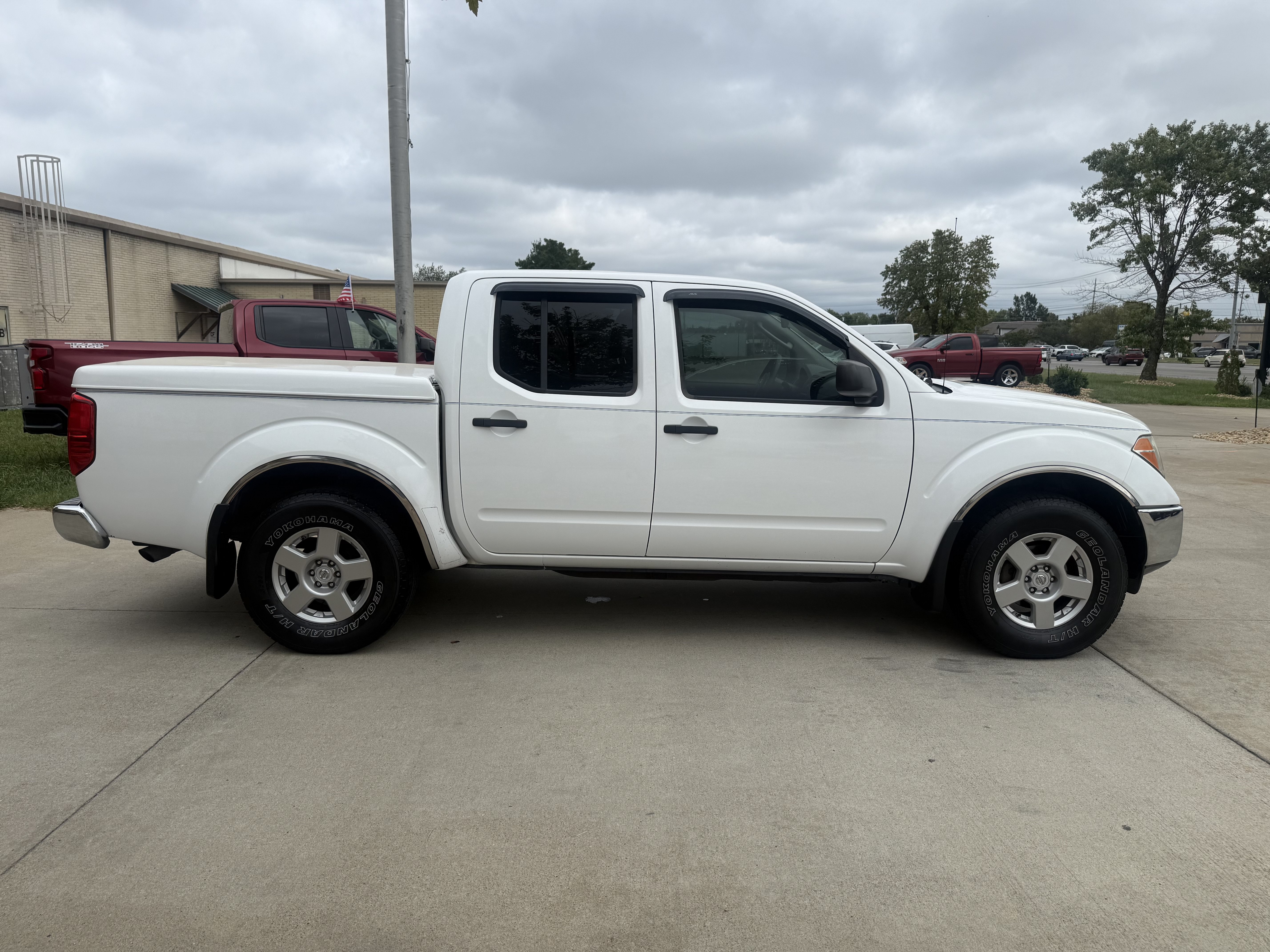 Used 2008 Nissan Frontier SE w/ SE Value Truck Pkg AWD/4WD image 8