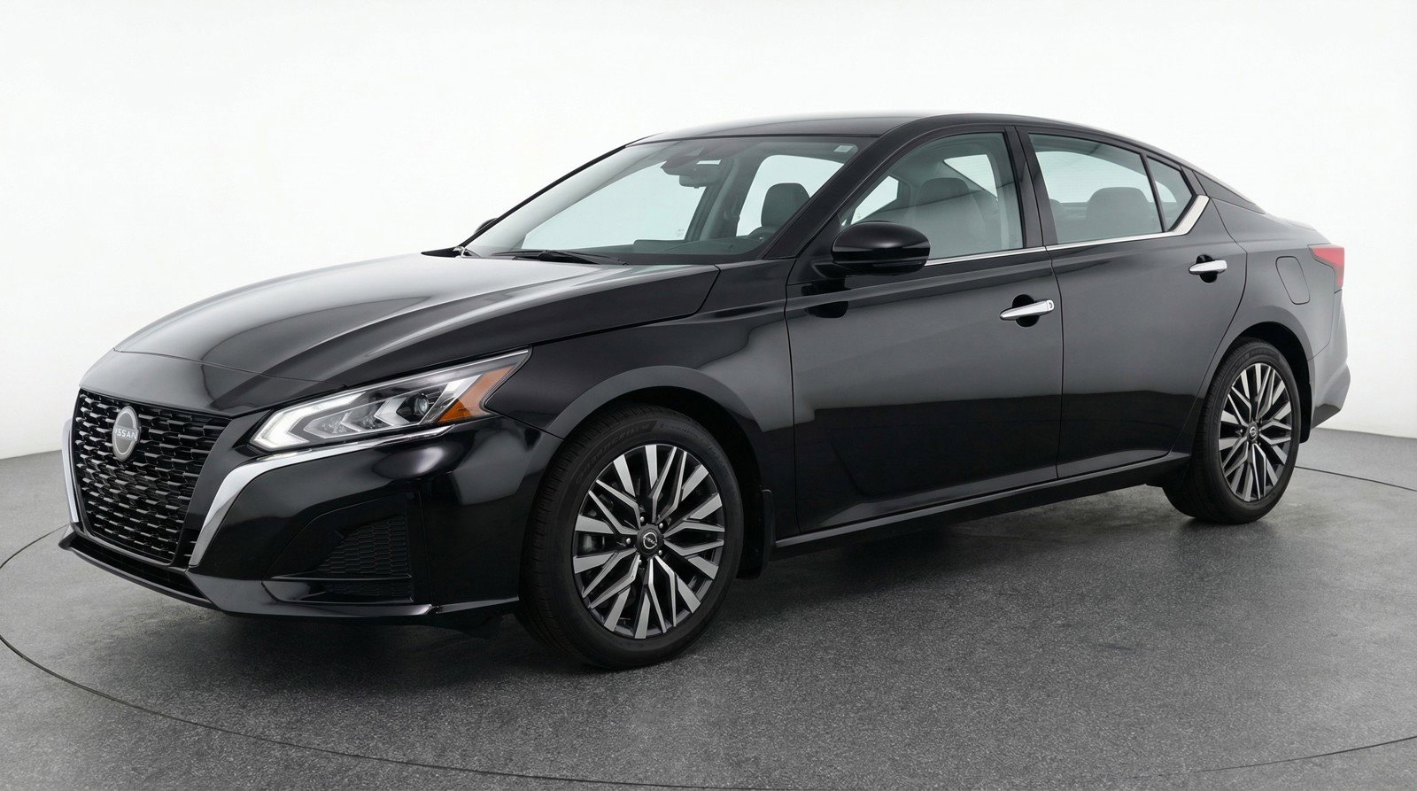 Used 2025 Nissan Altima 2.5 SV image 3