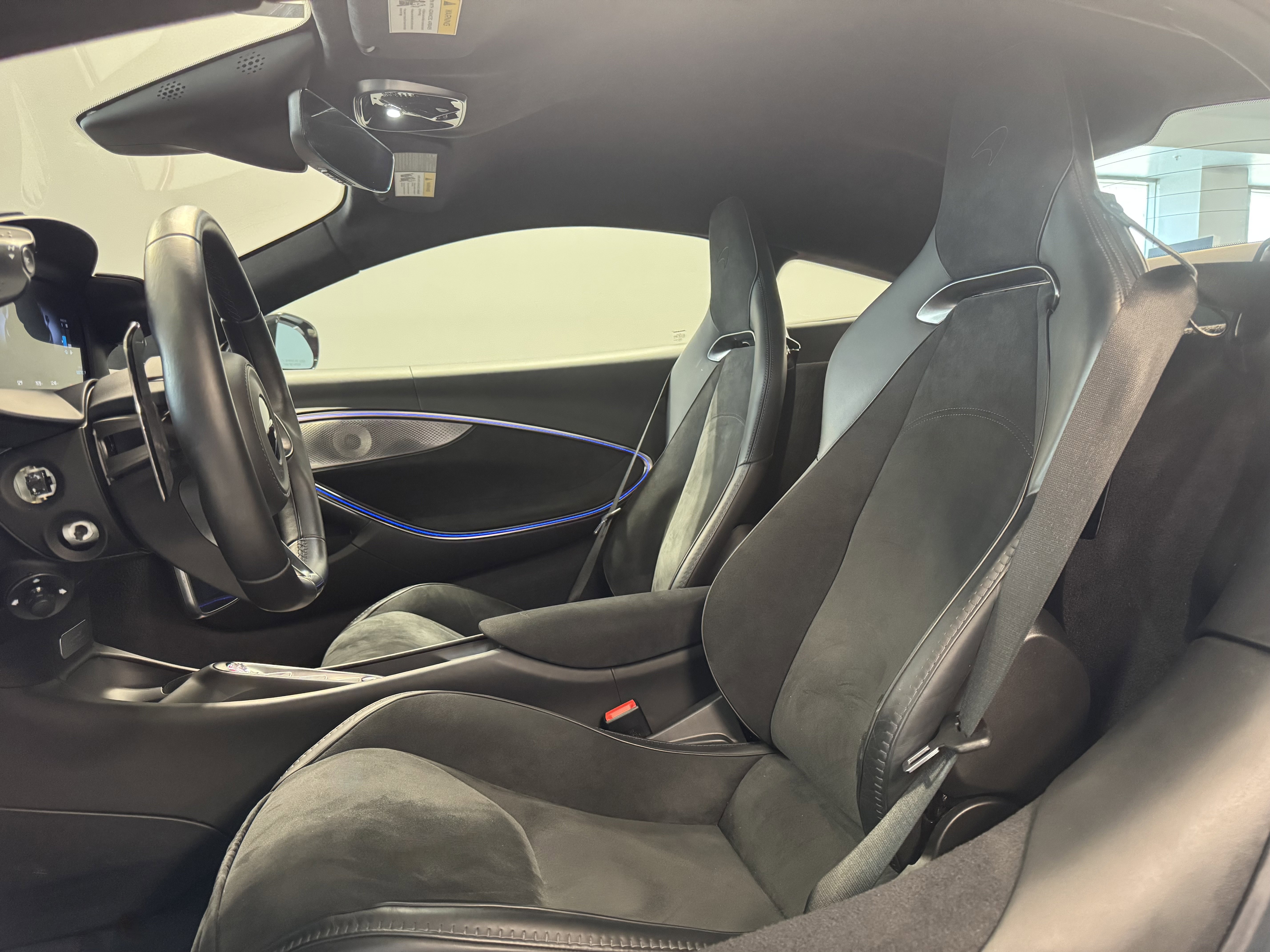 Used 2023 McLaren Artura image 9