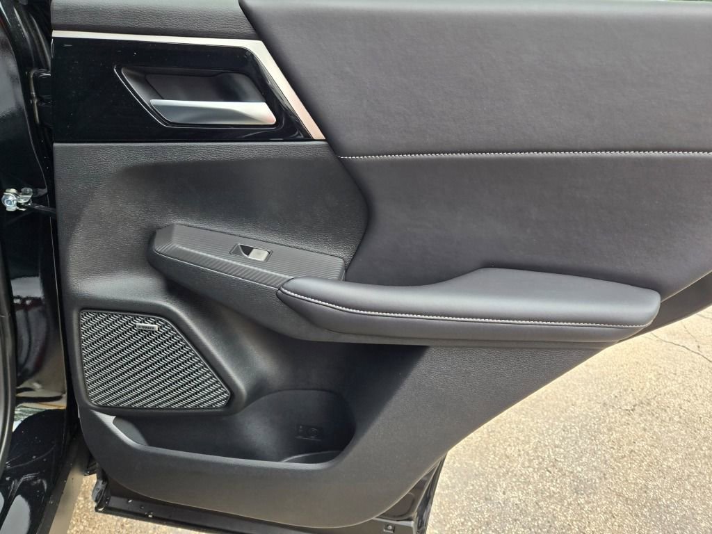 New 2025 Mitsubishi Outlander SE image 8