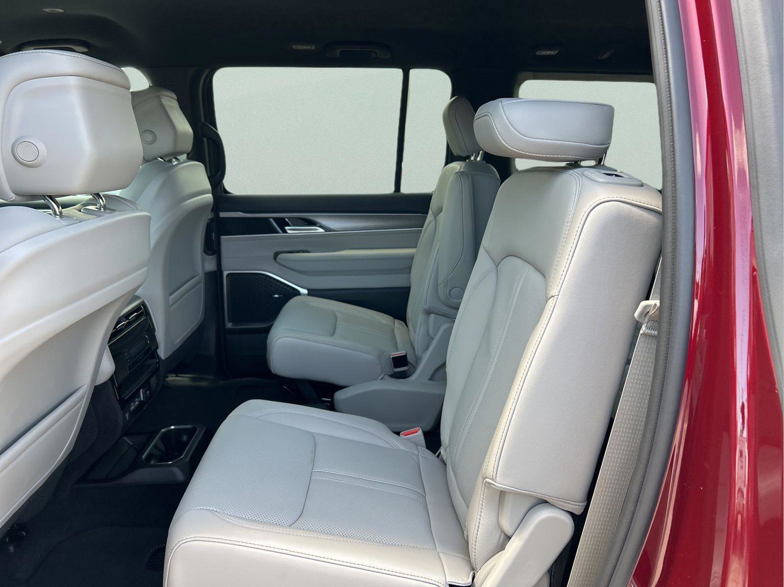 New 2026 Jeep Grand Wagoneer 2WD image 10