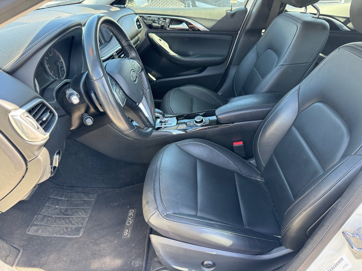 Used 2019 INFINITI QX30 w/ Cargo Package FWD image 20