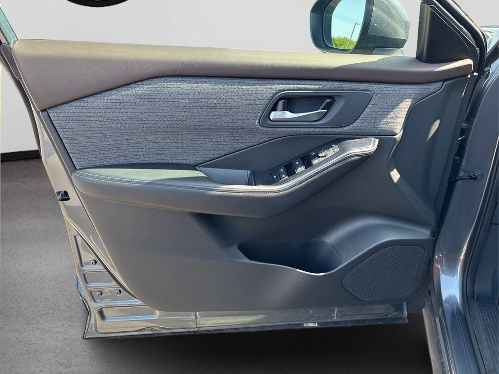 Certified 2023 Nissan Rogue SV image 23