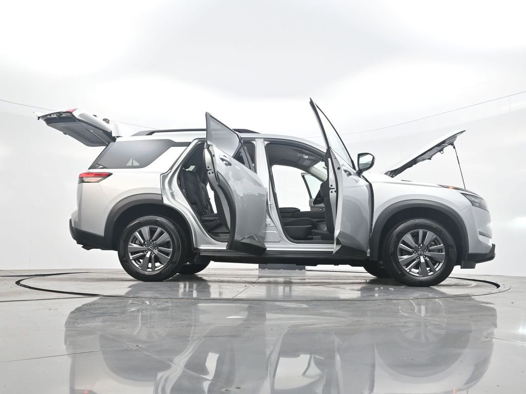 Used 2024 Nissan Pathfinder SV image 44