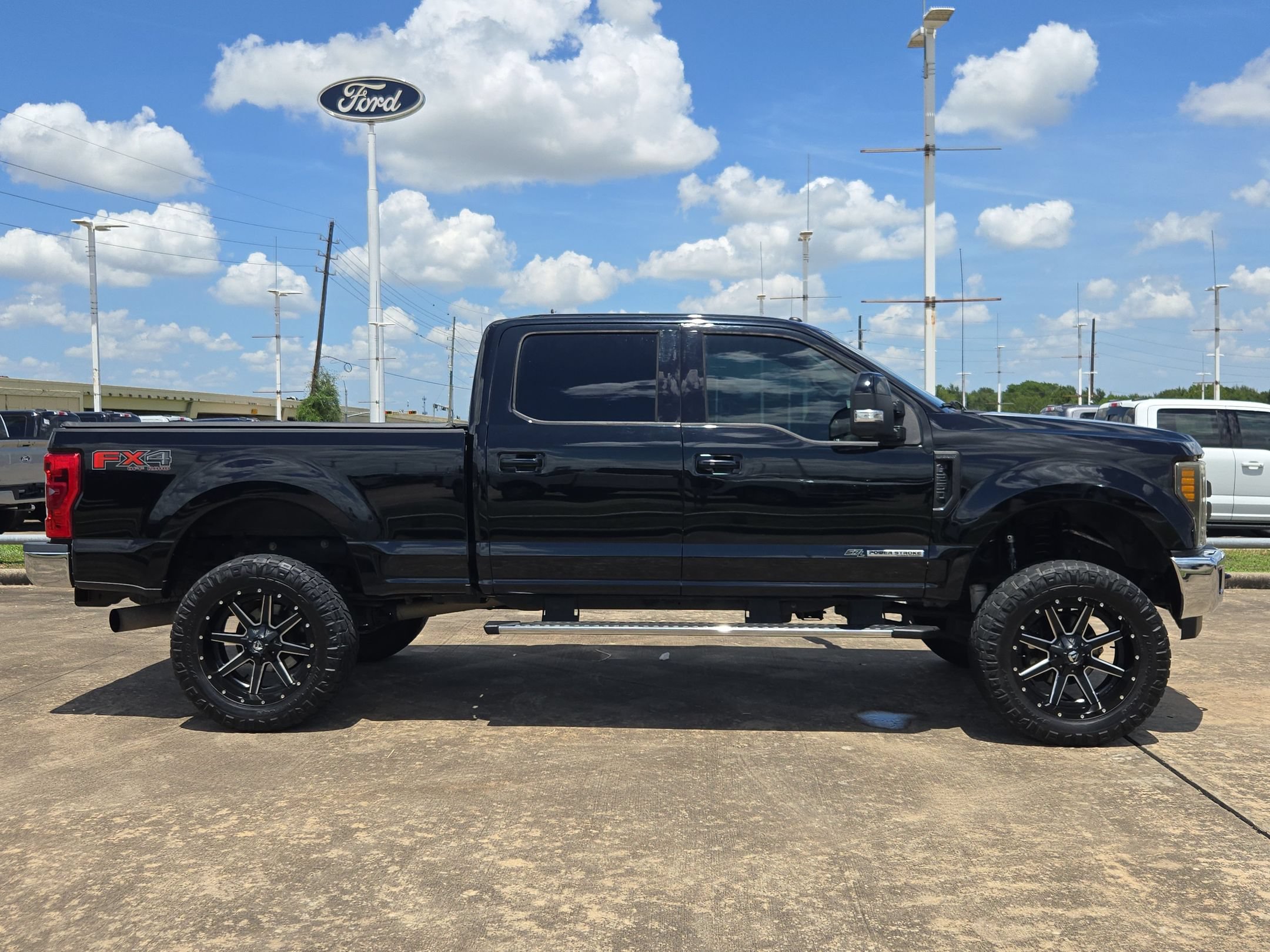 Used 2017 Ford F250 Lariat w/ Lariat Ultimate Package AWD/4WD image 2