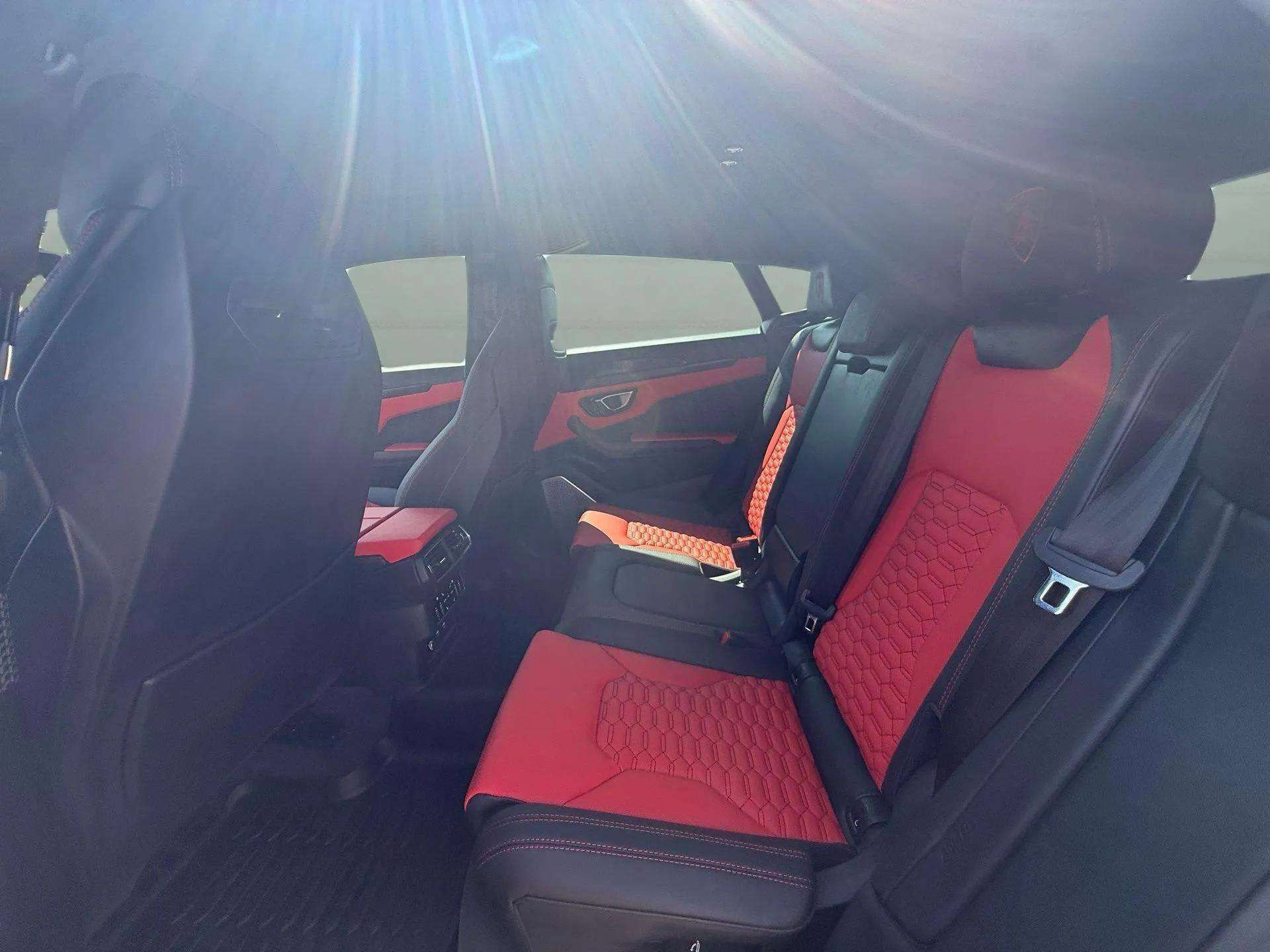 Used 2021 Lamborghini Urus AWD/4WD image 23