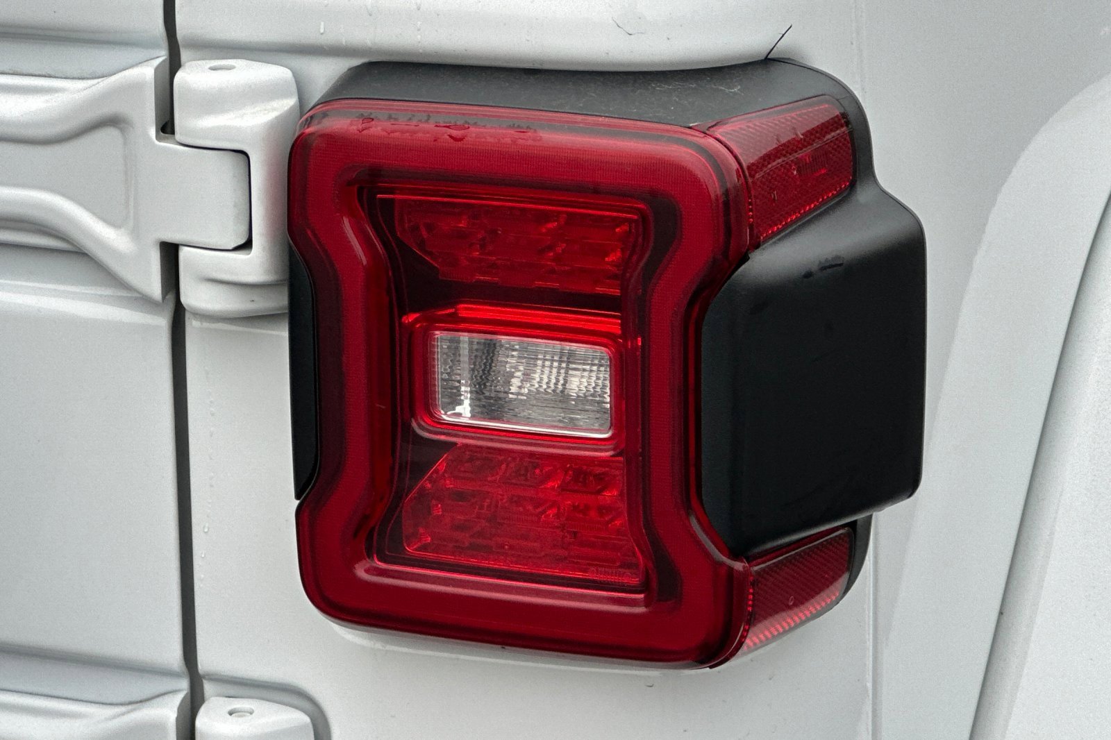 Used 2025 Jeep Wrangler Sahara image 49