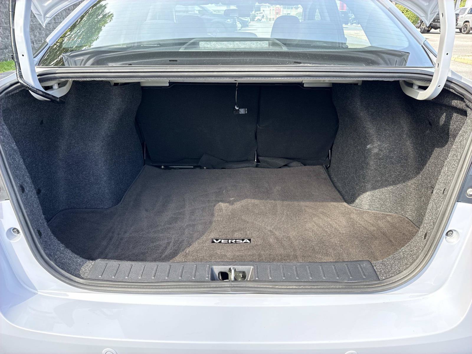 Used 2025 Nissan Versa SV FWD image 27
