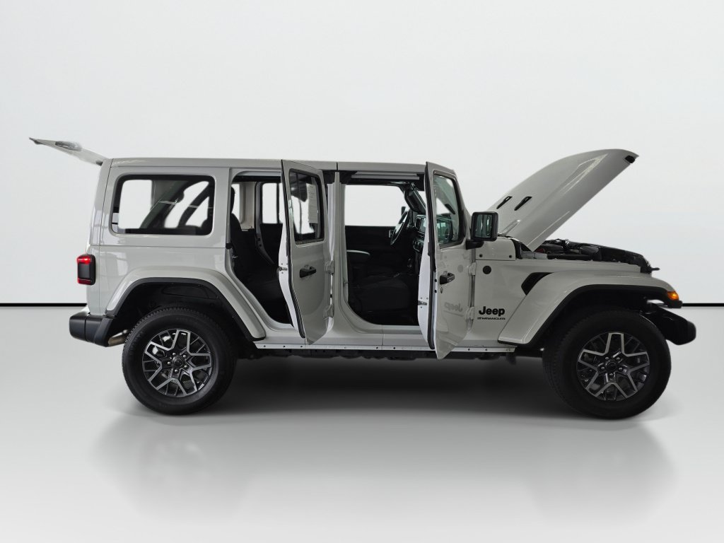 Used 2025 Jeep Wrangler Unlimited Sahara AWD/4WD image 9