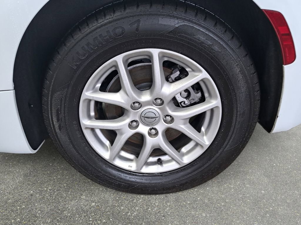 Certified 2024 Chrysler Pacifica Touring image 34