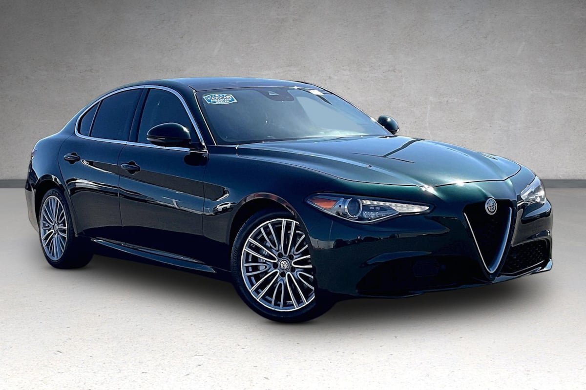 Used 2020 Alfa Romeo Giulia Ti RWD image 2